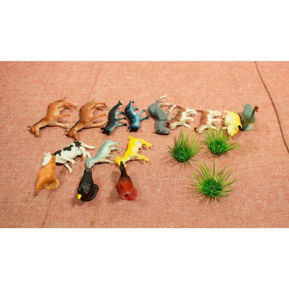 Animal Planet Farm Tube Figures - Picture 1 of 7